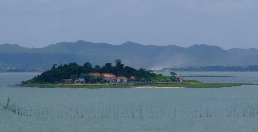 小岛放大.jpg