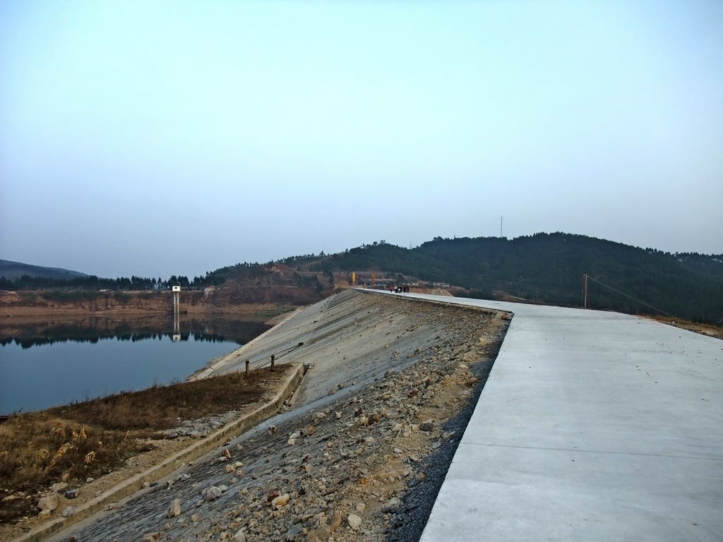 六蓝那个水库.jpg