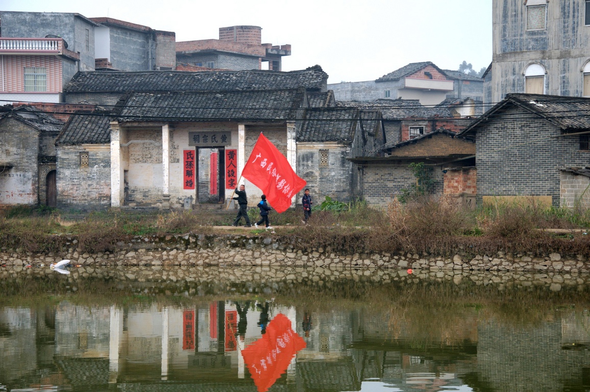 鲜红的民俗摄影旗帜！