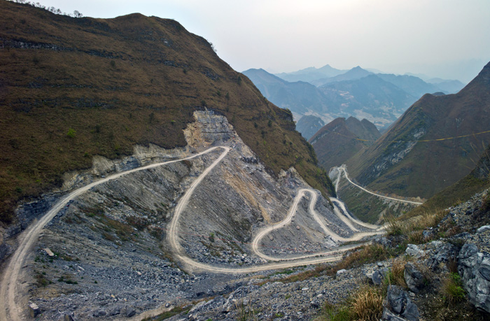 山路弯玩.jpg