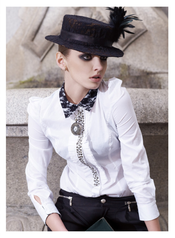 AVIVI AW 11-42.jpg
