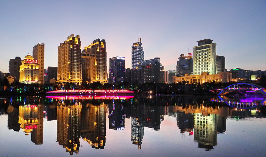 民歌湖夜色2.jpg