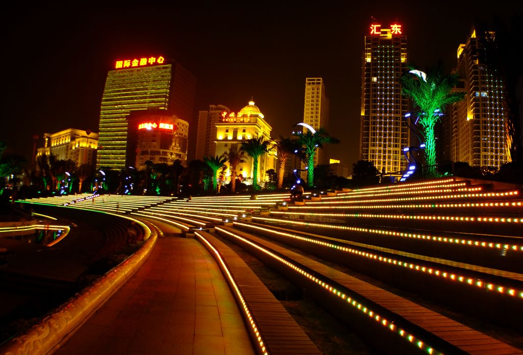 横县龙池湖夜景图片