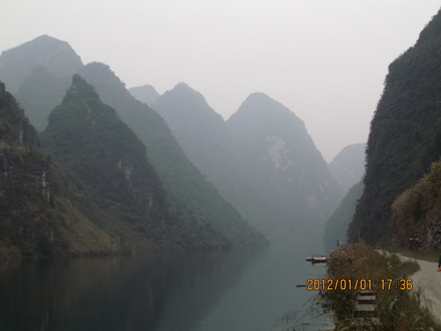 大坝上游风光