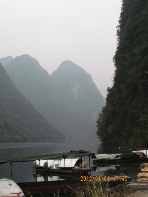 大坝上游风光
