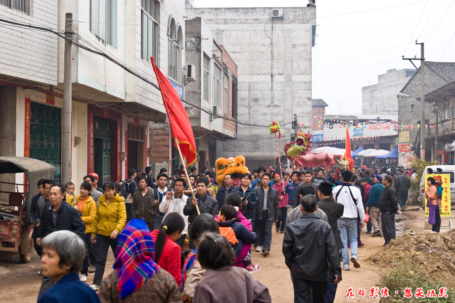 平朗活动6龙狮游街.jpg