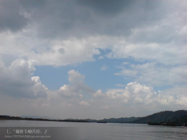 江口早晨的天空