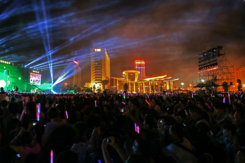 欢乐晚会.jpg