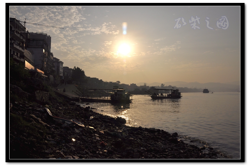 郁江晨曦.jpg
