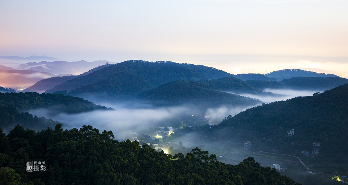 云雾飘渺宝华山.jpg