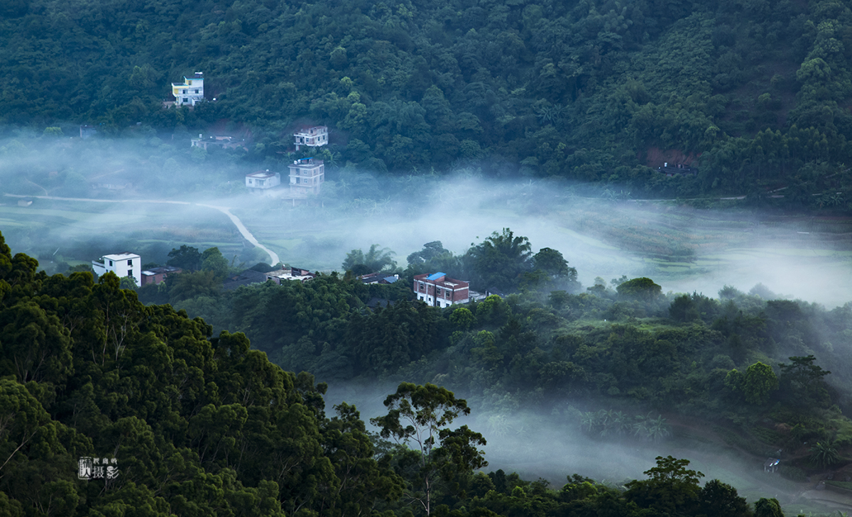 云雾飘渺宝华山2.jpg