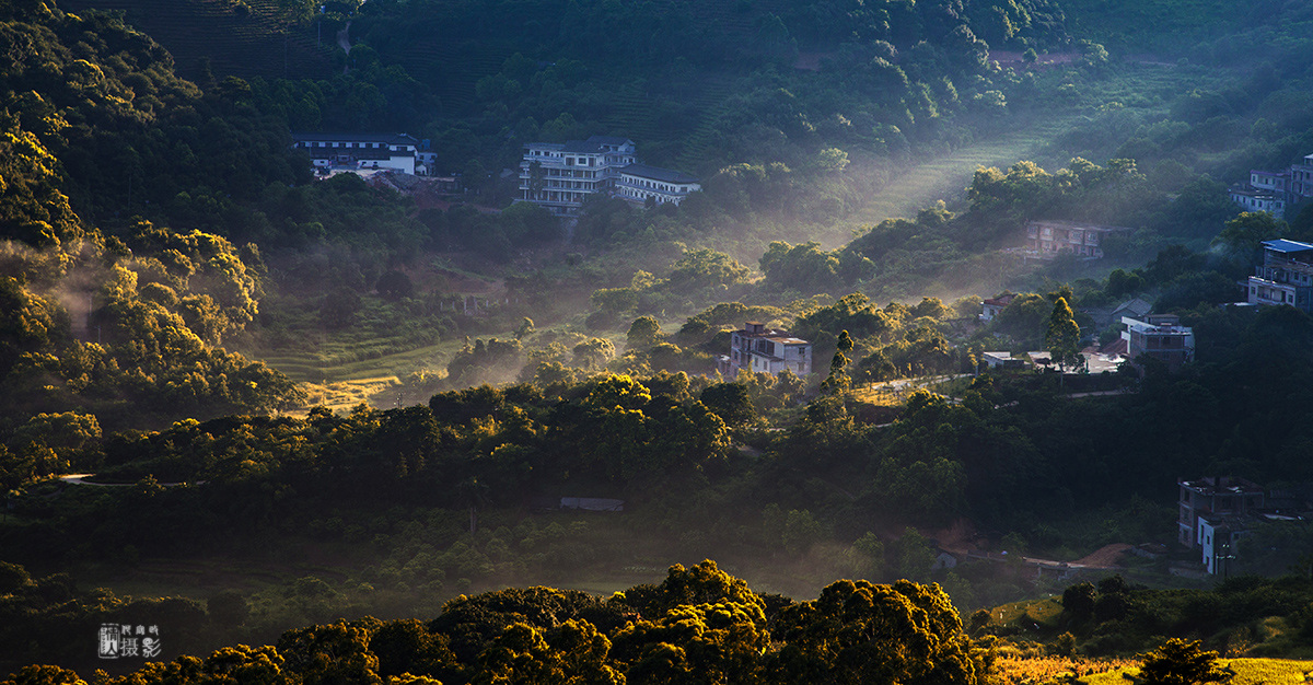 云雾飘渺宝华山6.jpg