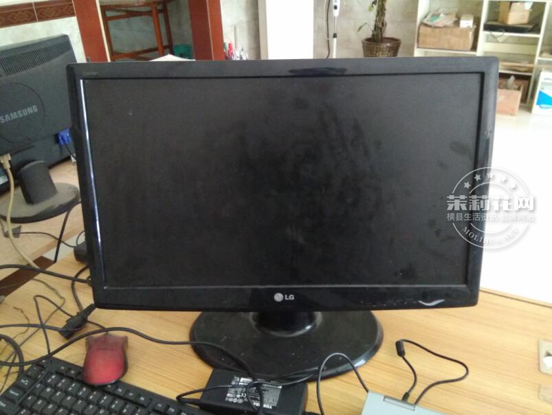 LG显示器2.jpg