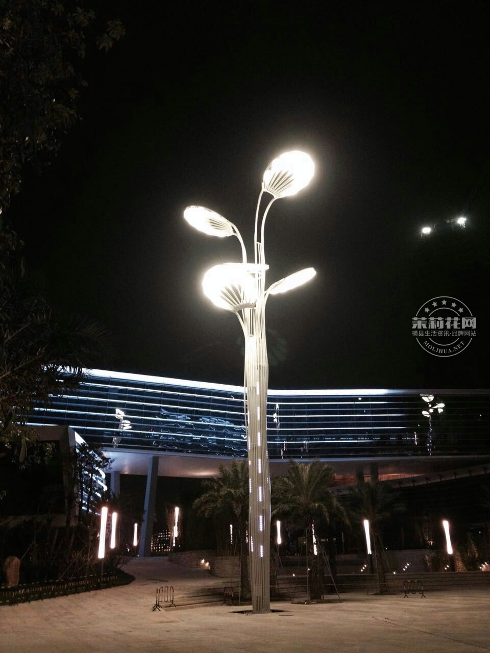 珠海十字门商务广场25高杆景观灯.jpg