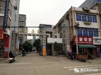 085034a7uf7jj0zf1wxat5.jpg