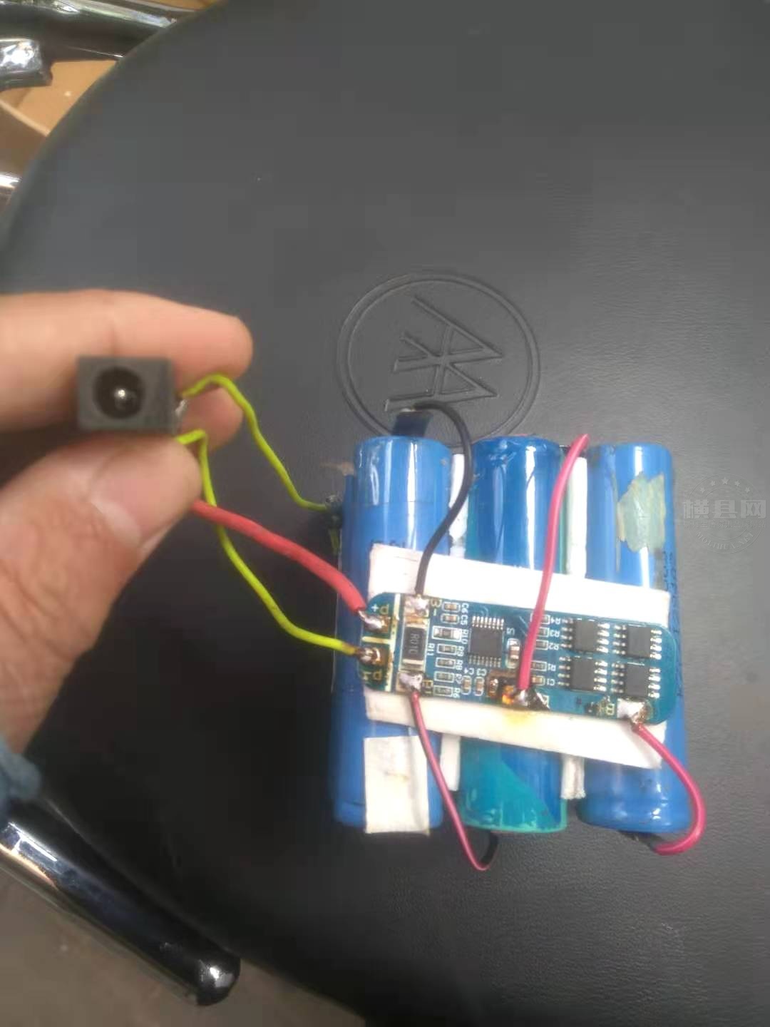电池12.6V.jpg