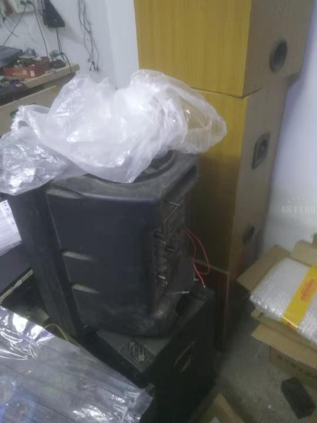 一堆音箱.jpg