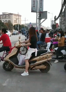 过马路.gif