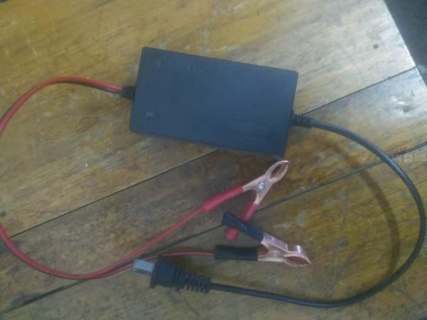 12V 充电器.jpg