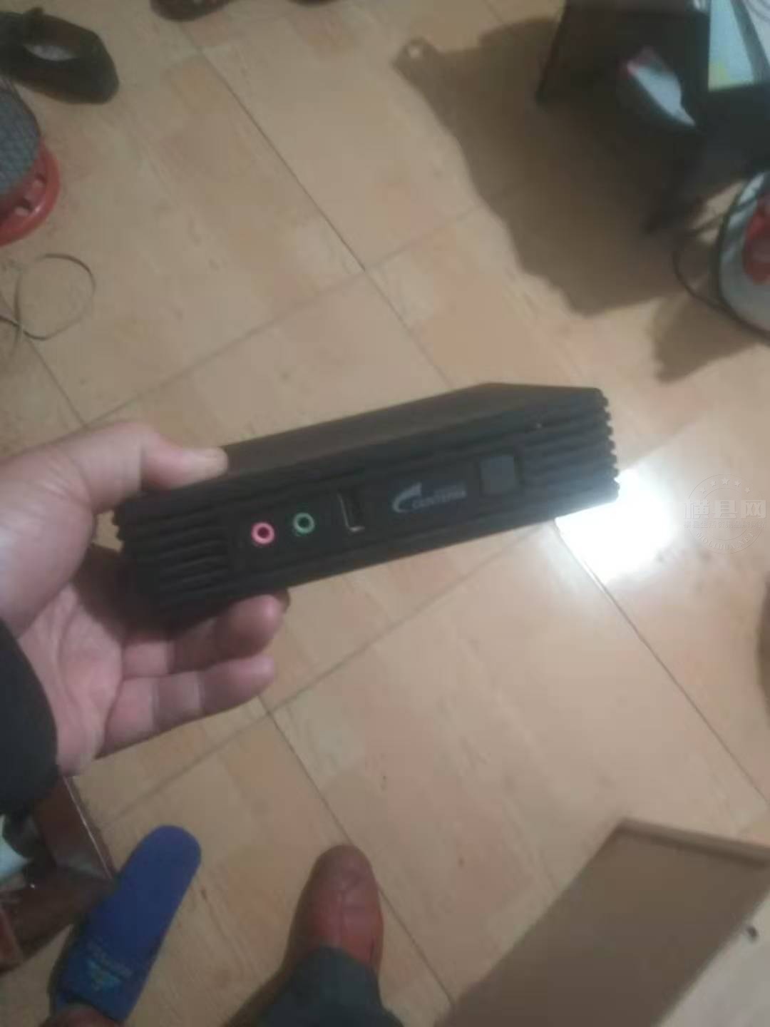 1 2 V 电脑.jpg