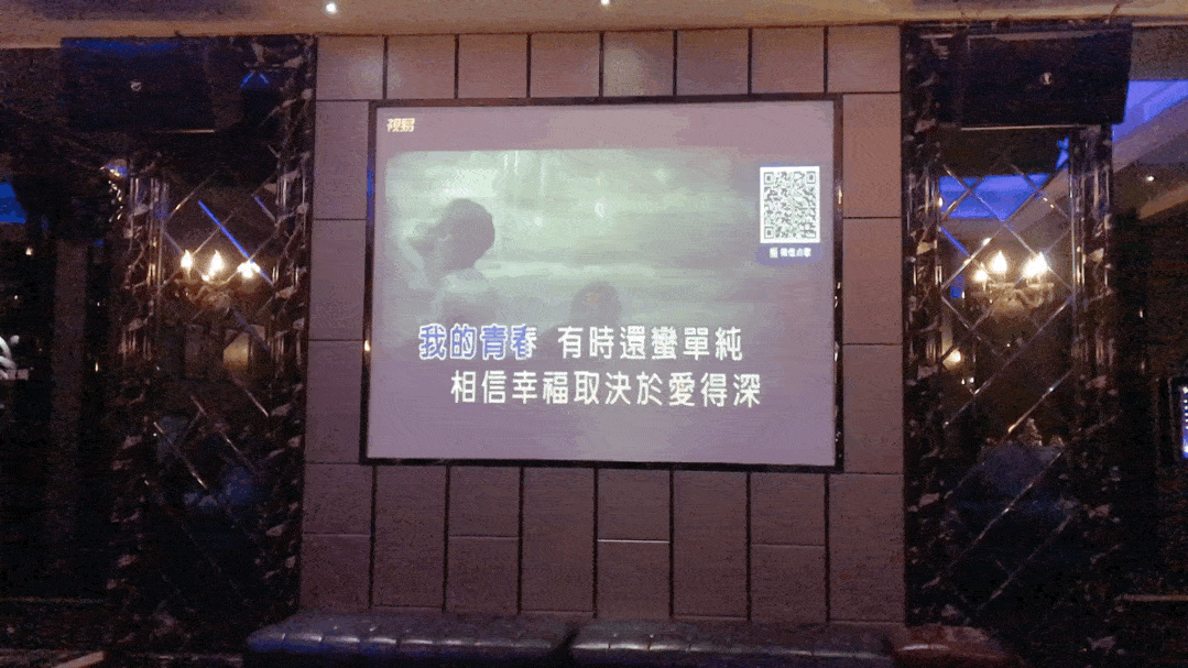 083749s032glxd4x294zqs.gif