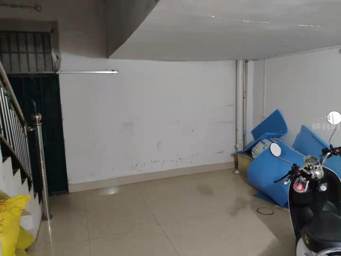 一楼放电车.jpg